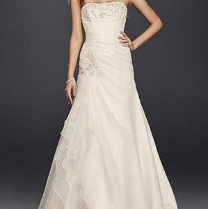 Brand new size 0 David's Bridal Wedding gown